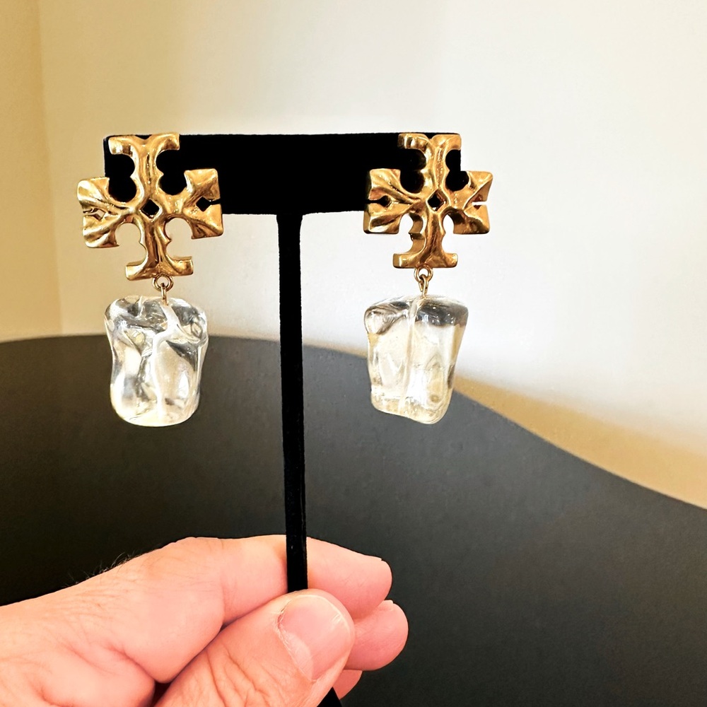 Tory Burch NWT Authentic luxury runway couture RARE logo resin drop earring - Picture 6 of 14
